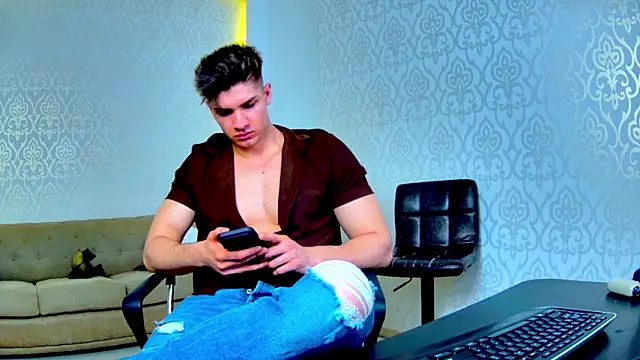 Snapshot of MaxKaiden chatting on March 2, 7:15 am MaxKaiden online show from March 2, 7:15 am