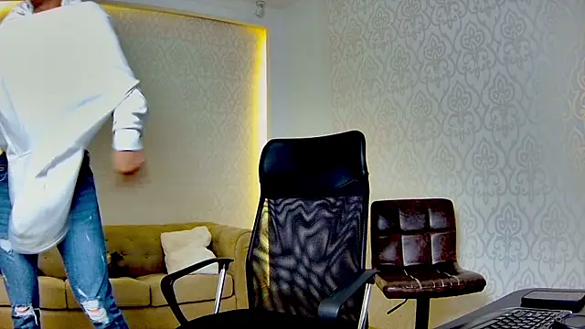 Snapshot of MaxKaiden chatting on March 3, 5:35 am MaxKaiden online show from March 3, 5:35 am