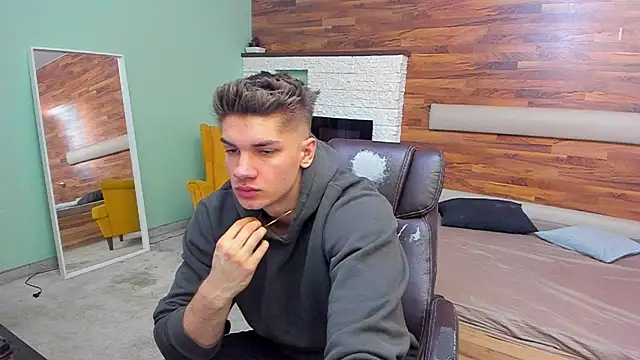 Snapshot of MaxKaiden chatting on March 9, 5:22 am MaxKaiden online show from March 9, 5:22 am