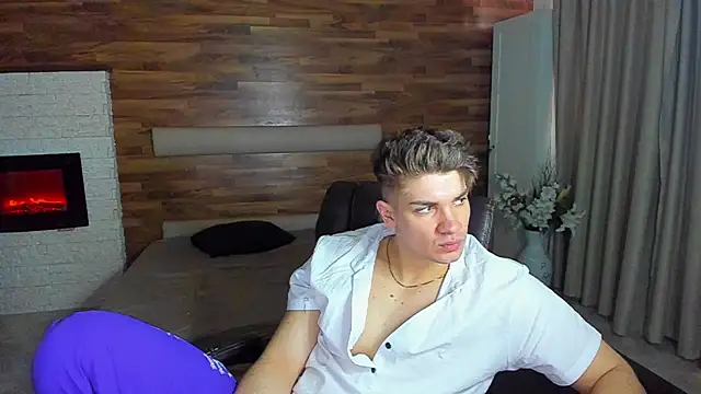 Snapshot of MaxKaiden chatting on March 11, 5:35 am MaxKaiden online show from March 11, 5:35 am