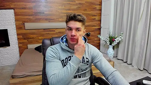 Snapshot of MaxKaiden chatting on March 16, 7:01 am MaxKaiden online show from March 16, 7:01 am