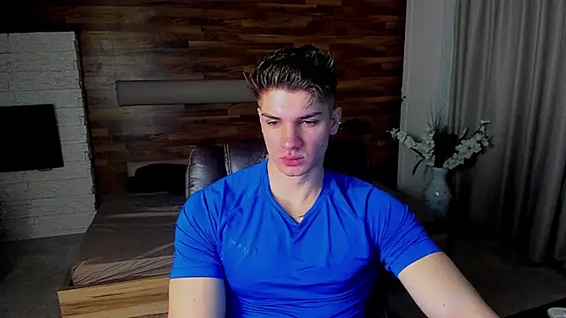 Snapshot of MaxKaiden chatting on March 18, 5:21 am MaxKaiden online show from March 18, 5:21 am