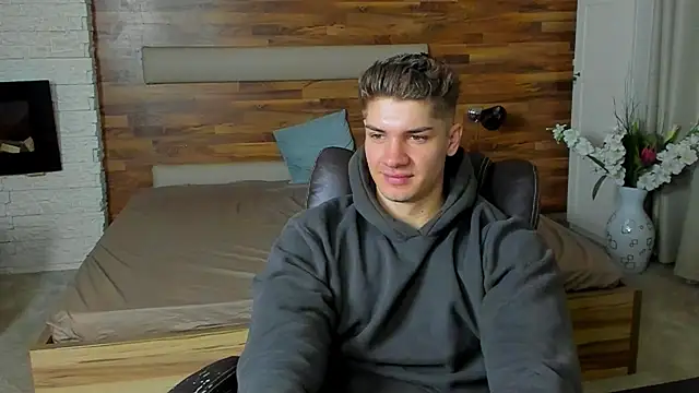 Snapshot of MaxKaiden chatting on March 30, 4:35 am MaxKaiden online show from March 30, 4:35 am