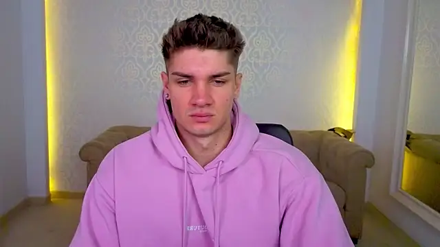Snapshot of MaxKaiden chatting on April 20, 4:15 am MaxKaiden online show from April 20, 4:15 am