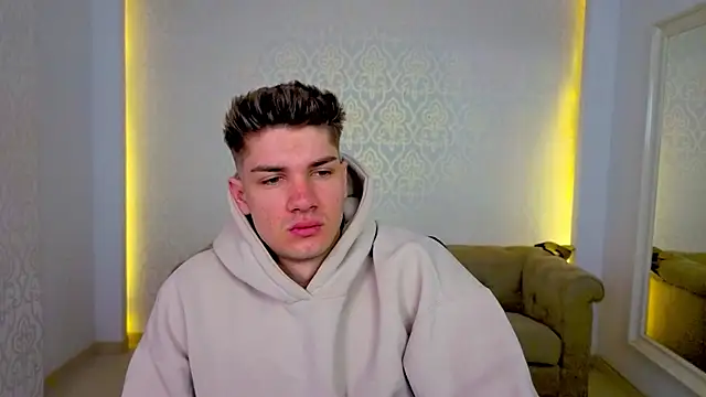 Snapshot of MaxKaiden chatting on April 25, 5:43 am MaxKaiden online show from April 25, 5:43 am