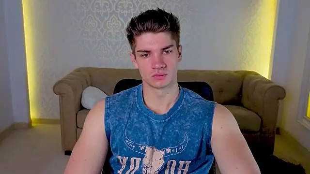 Snapshot of MaxKaiden chatting on June 2, 3:41 am MaxKaiden online show from June 2, 3:41 am