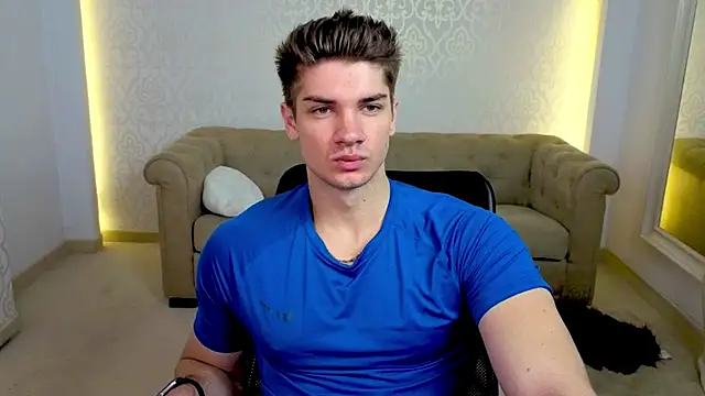 Snapshot of MaxKaiden chatting on June 3, 3:53 am MaxKaiden online show from June 3, 3:53 am