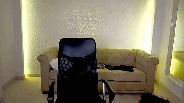 Snapshot of MaxKaiden chatting on June 5, 6:52 am MaxKaiden online show from June 5, 6:52 am