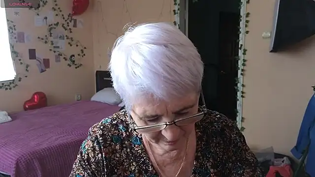 Sandra Snowflake online show from June 5, 5:25 am