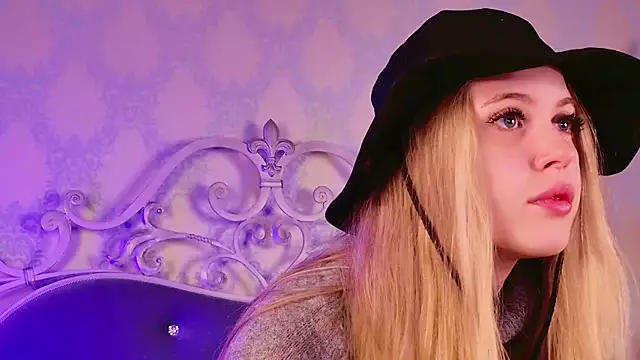 Snapshot of BECKI_VRES chatting on October 9, 8:40 pm BECKI VRES online show from October 9, 8:40 pm