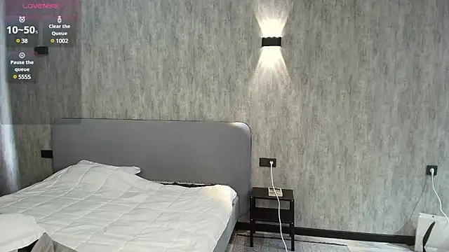 minamoons online show from February 25, 7:20 am