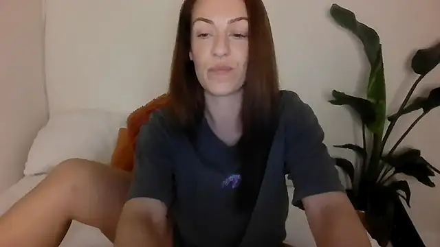 Snapshot of Edenfox- chatting on February 15, 12:51 am Edenfox- online show from February 15, 12:51 am