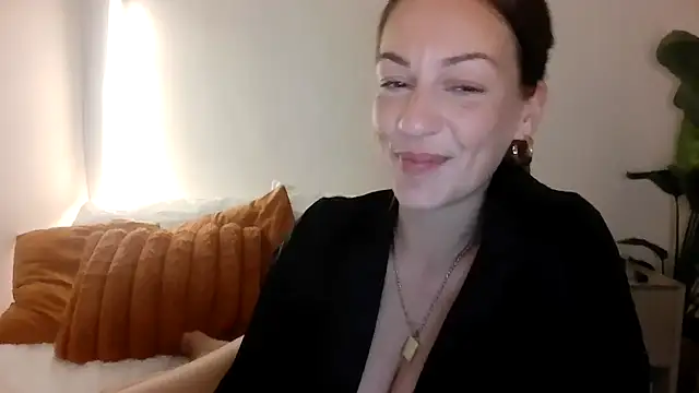 Snapshot of Edenfox- chatting on March 5, 10:28 pm Edenfox- online show from March 5, 10:28 pm