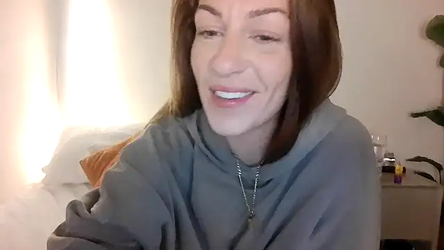 Snapshot of Edenfox- chatting on March 11, 6:41 am Edenfox- online show from March 11, 6:41 am