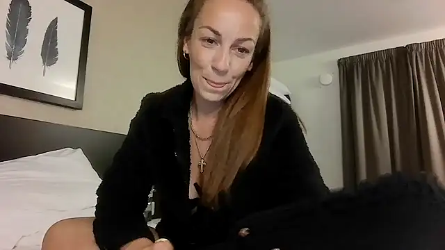 Snapshot of Edenfox- chatting on April 12, 7:41 pm Edenfox- online show from April 12, 7:41 pm