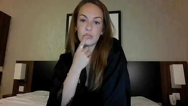 Snapshot of Edenfox- chatting on May 8, 9:09 pm Edenfox- online show from May 8, 9:09 pm