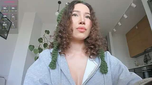 Snapshot of mey_baee chatting on November 22, 10:14 am mey baee online show from November 22, 10:14 am