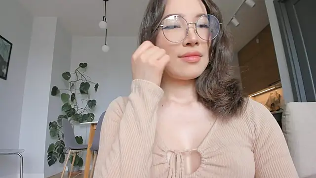 Snapshot of mey_baee chatting on April 6, 9:54 am mey baee online show from April 6, 9:54 am