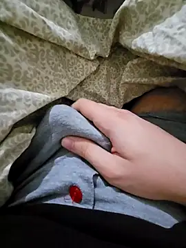 Snapshot of skiciyunis chatting on October 6, 10:07 pm skiciyunis online show from October 6, 10:07 pm