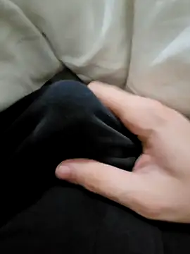 Snapshot of skiciyunis chatting on November 4, 8:52 pm skiciyunis online show from November 4, 8:52 pm