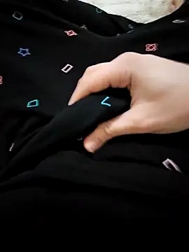 Snapshot of skiciyunis chatting on March 23, 4:33 pm skiciyunis online show from March 23, 4:33 pm