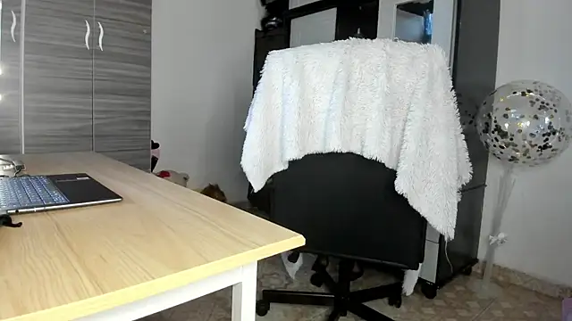 MollyCraft online show from December 4, 7:11 pm