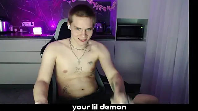 Snapshot of yourlildemon chatting on February 25, 7:01 pm yourlildemon online show from February 25, 7:01 pm