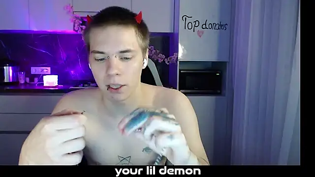Snapshot of yourlildemon chatting on March 11, 6:14 pm yourlildemon online show from March 11, 6:14 pm