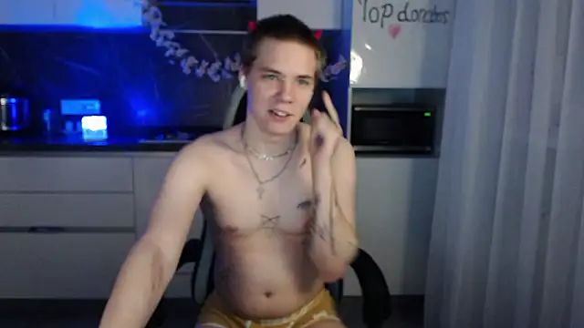 Snapshot of yourlildemon chatting on March 13, 7:20 pm yourlildemon online show from March 13, 7:20 pm