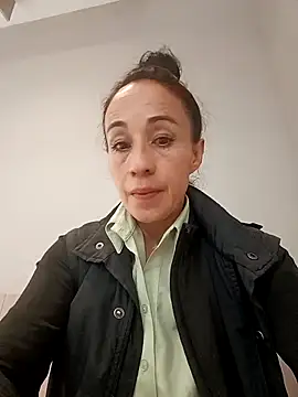 Snapshot of Coeur_de_luxure chatting on February 24, 12:59 pm Coeur de luxure online show from February 24, 12:59 pm