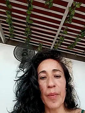 Snapshot of Coeur_de_luxure chatting on March 2, 9:43 pm Coeur de luxure online show from March 2, 9:43 pm