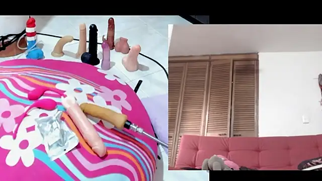 Snapshot of afroditacute15 chatting on October 20, 12:05 pm afroditacute15 online show from October 20, 12:05 pm