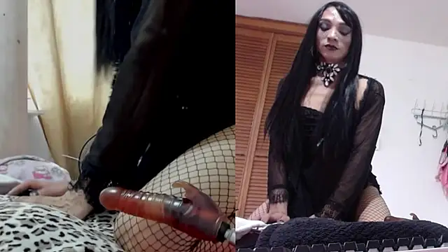 Snapshot of afroditacute15 chatting on October 31, 7:59 pm afroditacute15 online show from October 31, 7:59 pm