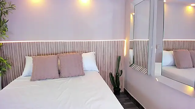 GeorginaReyes online show from December 17, 10:38 pm