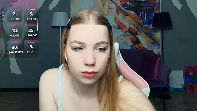 Snapshot of FloraBonde chatting on December 16, 11:15 am FloraBonde online show from December 16, 11:15 am