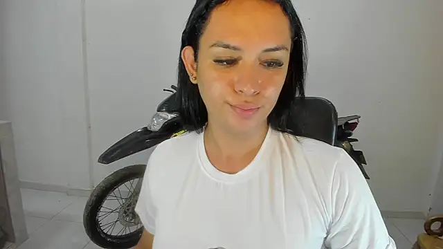 Snapshot of Ladyy_Sweet22 chatting on June 4, 6:30 am Ladyy Sweet22 online show from June 4, 6:30 am