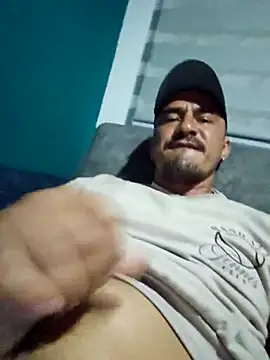 Snapshot of Iuver chatting on January 15, 11:41 pm Iuver online show from January 15, 11:41 pm