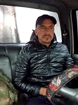 Snapshot of Iuver chatting on February 16, 9:00 pm Iuver online show from February 16, 9:00 pm