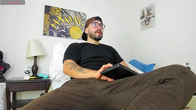 Snapshot of jeyco_santino chatting on April 1, 1:39 am jeyco santino online show from April 1, 1:39 am