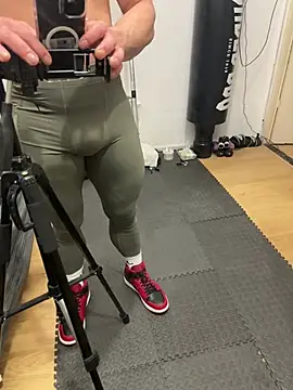 Snapshot of pesyelisa chatting on February 22, 5:02 pm pesyelisa online show from February 22, 5:02 pm