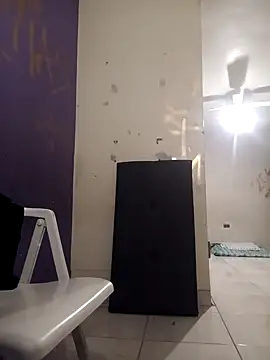 Snapshot of LeonRoots chatting on October 29, 6:59 am LeonRoots online show from October 29, 6:59 am