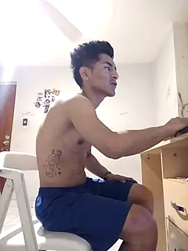 Snapshot of LeonRoots chatting on November 2, 4:15 am LeonRoots online show from November 2, 4:15 am