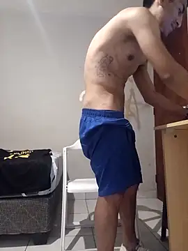 Snapshot of LeonRoots chatting on November 2, 4:42 pm LeonRoots online show from November 2, 4:42 pm