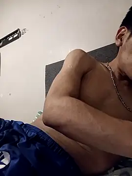 Snapshot of LeonRoots chatting on December 19, 12:06 am LeonRoots online show from December 19, 12:06 am