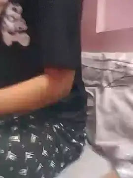 Snapshot of Dolly_b chatting on February 19, 2:44 pm Dolly b online show from February 19, 2:44 pm