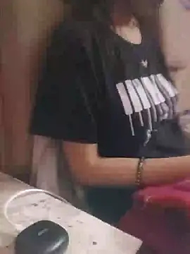 Snapshot of Dolly_b chatting on February 19, 9:58 pm Dolly b online show from February 19, 9:58 pm