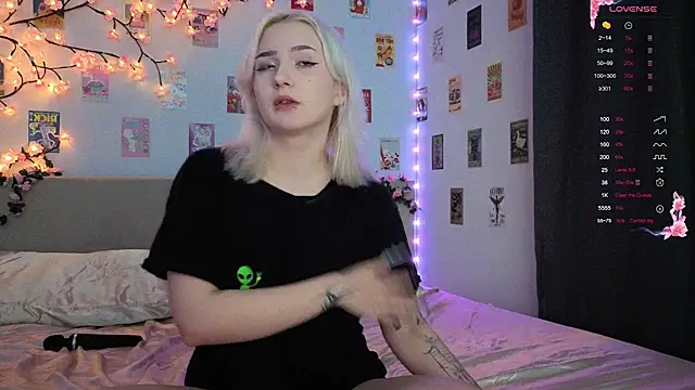 Snapshot of Nasy chatting on March 12, 6:36 pm Nasy online show from March 12, 6:36 pm