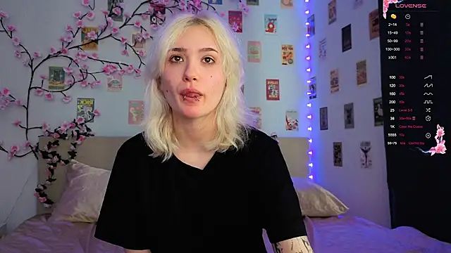 Snapshot of Nasy chatting on March 15, 4:07 am Nasy online show from March 15, 4:07 am