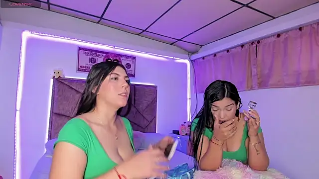 Snapshot of Cristal_Smith20 chatting on December 2, 10:05 pm Cristal Smith20 online show from December 2, 10:05 pm