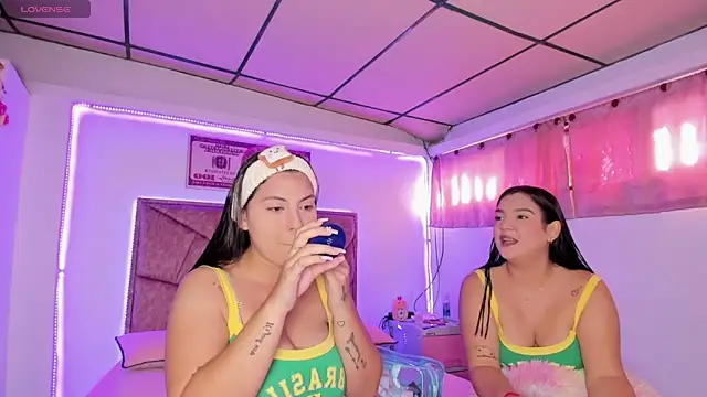 Snapshot of Cristal_Smith20 chatting on December 15, 12:53 pm Cristal Smith20 online show from December 15, 12:53 pm